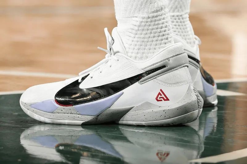 yl7703永利-遗憾伤退！阿德托昆博穿着Freak2，得到22分13篮板7助攻